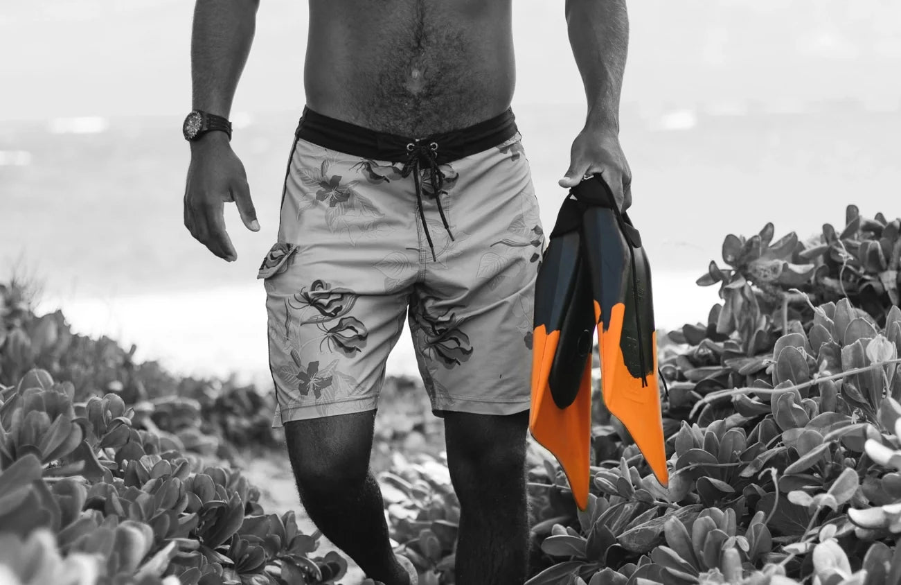 churchill-makapuu-pro-natural-gum-rubber-f8 FINSORANGE_BLACKLIFESTYLE.webp